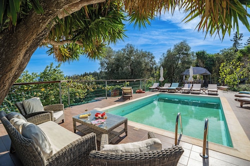  Luxury  Venetian Stone Villa- Amazing Private Pool Area and views near Fiskardo