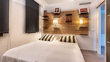 3 bedrooms, in-room safe, iron/ironing board, travel crib