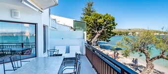 3bedroom 3bathroom modern apartment with great views of the sea and free Wifi