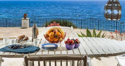 Villa am Meer mit Panoramaterrasse und Garten