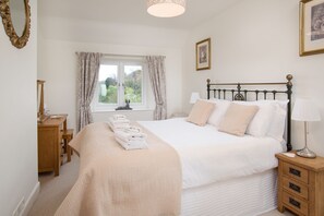 2 عدّة �غرف نوم ومكواة/لوح كي وسرير سفر وواي فاي مجانًا