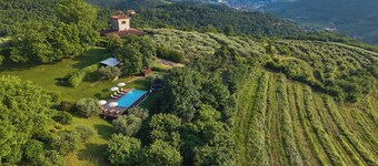 Charming portion of villa with pool in the hills of Verona
