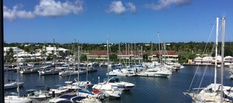 PERCH ON THE MARINA, BETWEEN SKY AND SEA, LET YOURSELF GO TO THE GRES DES ALIZES