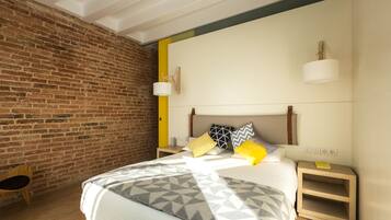 2 dormitorios, caja fuerte, tabla de planchar con plancha