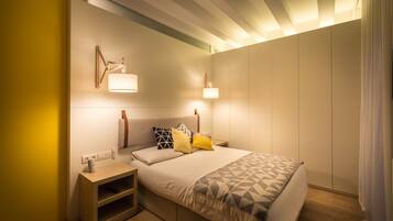 2 chambres, coffres-forts dans les chambres, fer et planche Ă  repasser