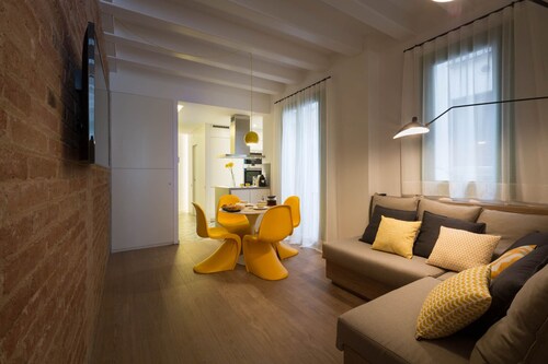 TOP CLASS NEW 2BD AP | Sun | Lift | Metro | HiSpeed Wifi | 4 people