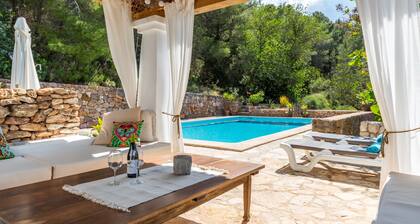 PARADIES IN IHRER REICHWEITE - VILLA MIT POOL IN DER IBICENCA-LANDSCHAFT