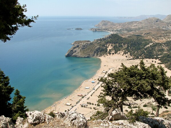 Una spiaggia nelle vicinanze