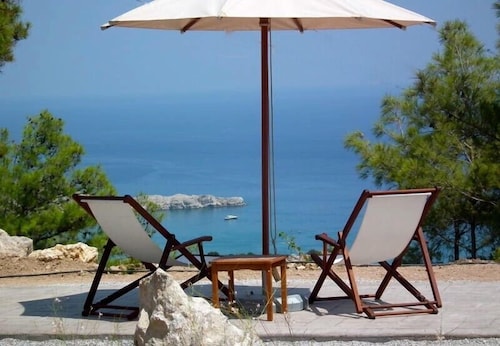 Luxuriöse Villa mit beheiztem privatem Pool und Blick auf den Tsampika-Strand