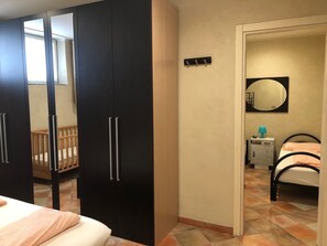 2 bedrooms, in-room safe, iron/ironing board, free WiFi