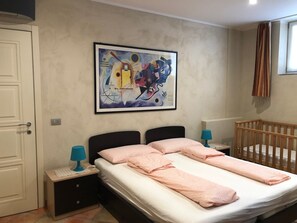 2 bedrooms, in-room safe, iron/ironing board, free WiFi