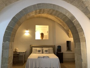 6 bedrooms, in-room safe, desk, iron/ironing board - PALAZZO UMBERTO  near SEA of Otranto- salt pool - rural big garden  free parking (Poggiardo)