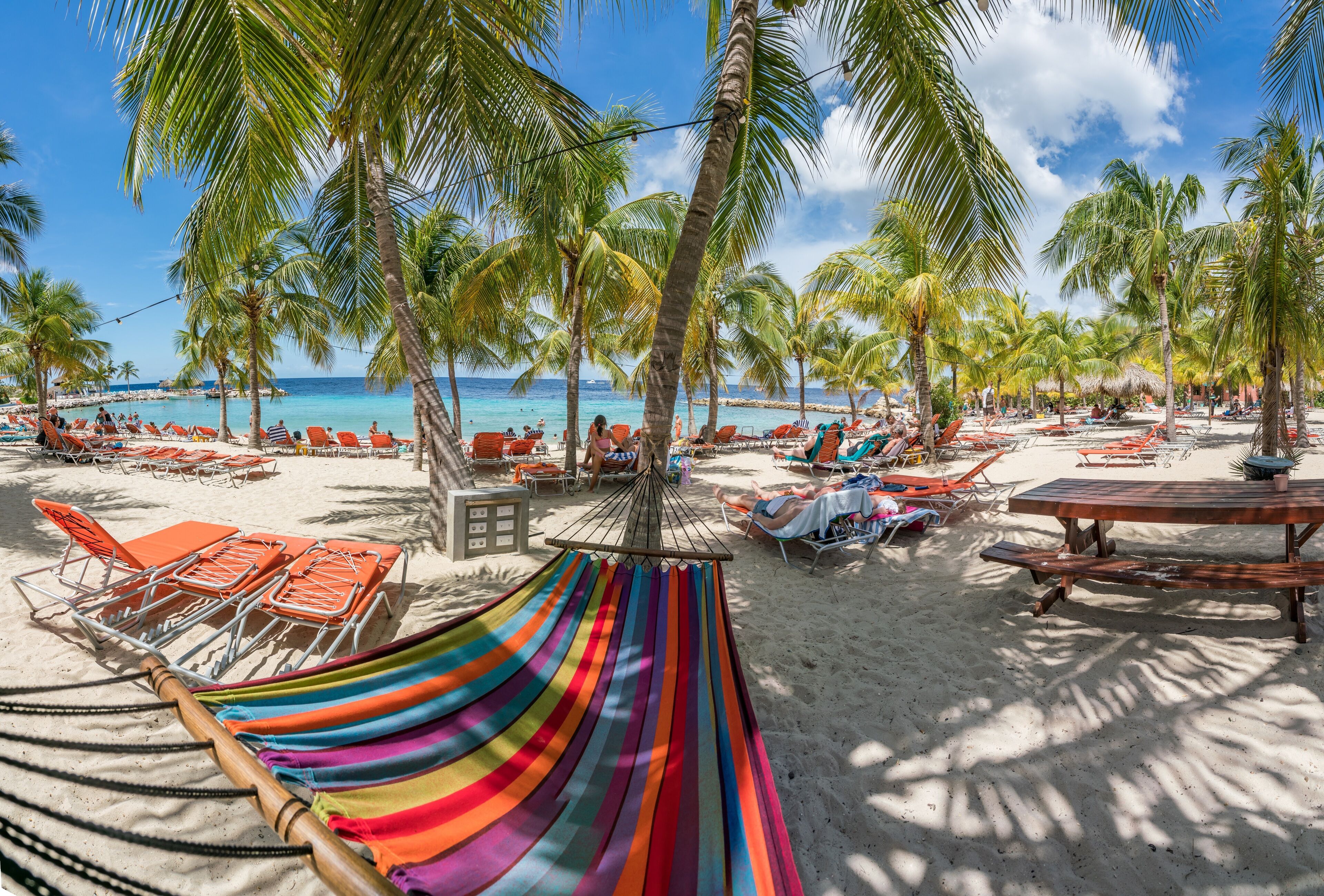 In Strandnähe, Liegestühle, Strandtücher