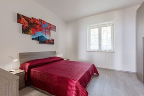 2 間睡房、房內夾萬、免費 Wi-Fi、床單