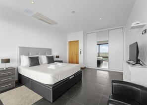 2 bedrooms, free WiFi - A&M House - Luxury Holidays Home (Arco da Calheta)