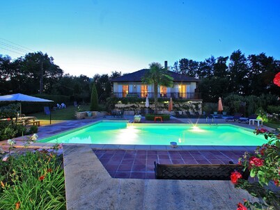 Quiet country house with extensive view, 3,5km  from medieval town, private pool