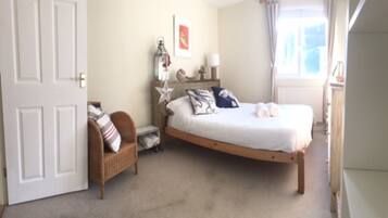 2 slaapkamers, een strijkplank/strijkijzer, reisbedje, wifi