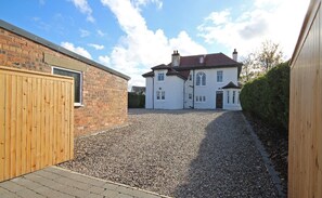 Exterior - Hot tub, beautifully restored Manse. Fantastic midweek rates available. (Stanley)