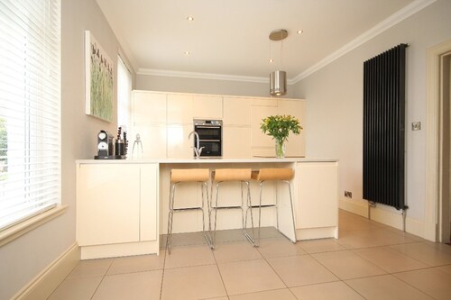 Hot tub, beautifully restored Manse. Fantastic midweek rates available.