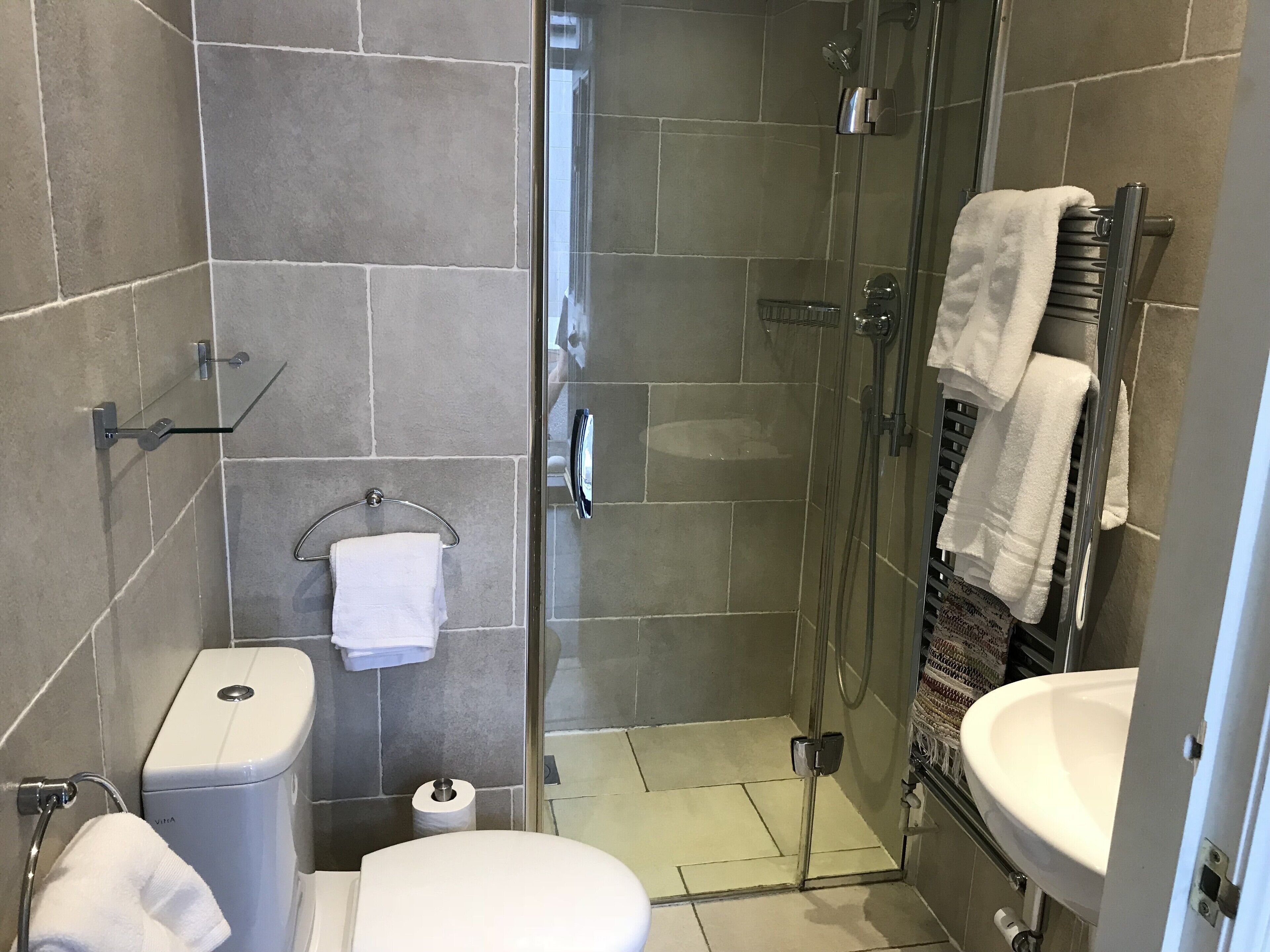Combined shower/bathtub, hair dryer, towels, toilet paper