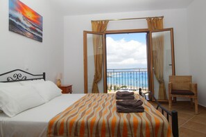 3 bedrooms, in-room safe, iron/ironing board, travel crib