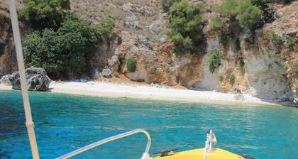 SUPERB VILLA WITH PRIVATE POOL PEACEFUL LOCATION PRIVATE PARKING