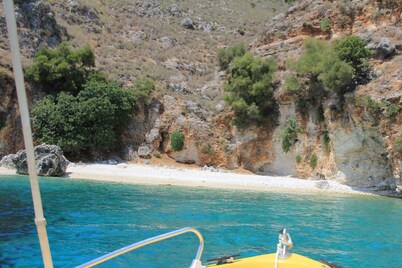  SUPERB VILLA WITH  PRIVATE POOL PEACEFUL  LOCATION  PRIVATE PARKING