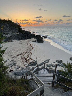 Beach nearby, sun loungers, beach towels