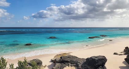 Breathtaking two-bedroom beachfront cottage in Bermuda