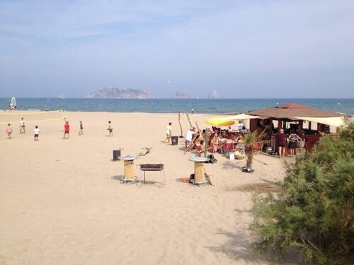 House in natural park 100m from the beach, with garden and pool, WIFI Tranquility