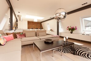 Smart TV, DVD player, stereo