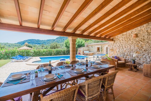 Ca l'Apostol Nou, Villa with a swimming pool