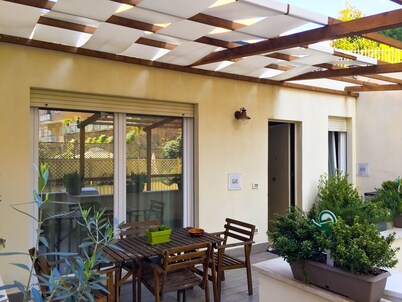 Elegant house with veranda - in the center of Rome, a stone's throw from S. Giovanni