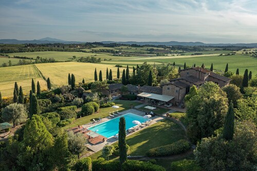 CASALE DEI GIRASOLI 14 vuodepaikkaa, huvila yksityinen uima-allas yksinomaiseen käyttöön!