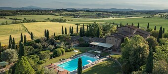 Casale Dei Girasoli 14, Emma Villas