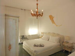 3 bedrooms, iron/ironing board, WiFi, bed sheets - RENIER HOUSE - BIENNALE (Venezia)