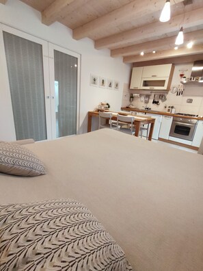 1 bedroom, in-room safe, soundproofing, iron/ironing board - Trieste (Barcola) - Apartment in villa with private garden, 300 meters from the sea (Trieste)