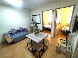 Standard Condo, 2 Bedrooms, Accessible, Kitchen | Living area