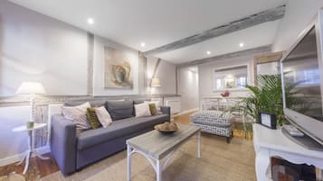 TV, libri, impianto stereo
