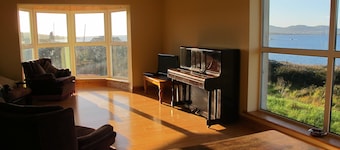 Eco-friendly house beside the sea in the wildness and solitude of Connemara