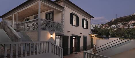 المنشأة من الخارج