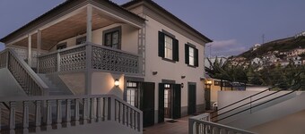 15 minutes from Funchal and 5 minutes from the walks (levadas) and the sea. 