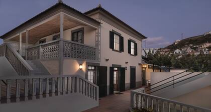 15 Minuten von Funchal und 5 Minuten von den Levadas und dem Meer entfernt.