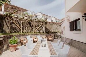 屋外ダイニングエリア