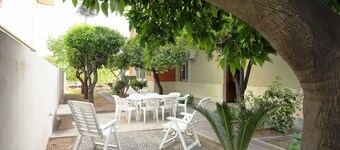 VILLA GIOVE. Prestigious and very spacious Sicilian house with exclusive garden 