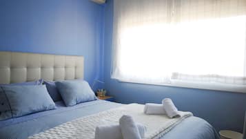 4 slaapkamers, een bureau, een strijkplank/strijkijzer, reisbedje