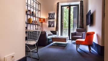 Fernseher, Bücher, Musikbibliothek, Stereoanlage