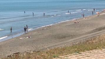 Plage à proximité, chaises longues
