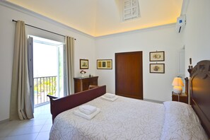 4 chambres, fer et planche à repasser, lit parapluie, Wi-Fi