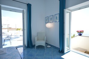 4 habitaciones, tabla de planchar con plancha, cuna de viaje y wifi 